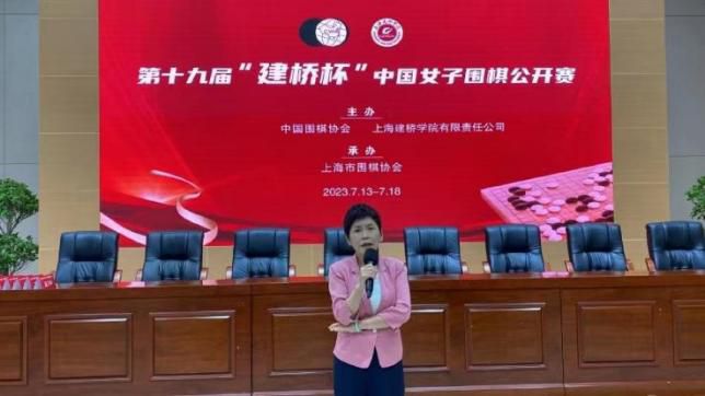 而剧本方面也变数满满，据宋慧乔分享，在拍摄日的早上都会收到只有自己戏份的剧本，不知道戏份多少、角色结局不明、剧情改动也很多。