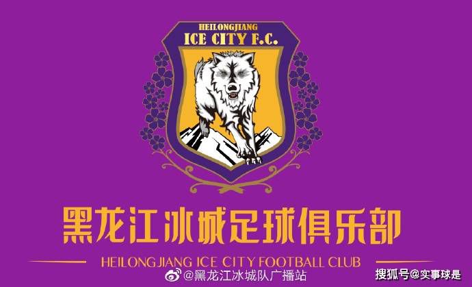 此次封面大片以舞台幕布为背景，刘昊然从幕后探身至幕前，眼神中充满坚定与好奇，充分表达了此次拍摄主题“我们向电影幕后英雄致敬”。