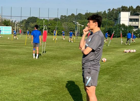 2019-12-02 2019上半年，面对阿里巴巴将在中国香港二次上市的传闻，时任港交所行政总裁李小加表达了欢迎的态度。