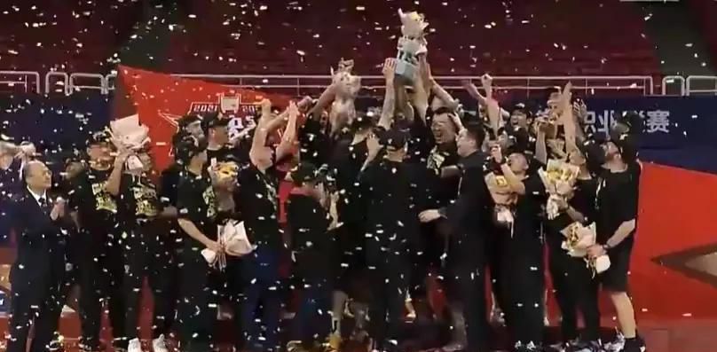 凭借导演是枝裕和的电影《海街日记》一炮走红的广濑，这将是她首次在电影中担当 上一页12345...99下一页 | | | | | | 电影频道节目中心官方网站CCTV6 VIP影院 全部 电影 电视剧 影人 视频 图片 新闻 更新时间 所有 1小时内 今日内 1周内 1个月内 从资讯频道搜索 结果 209118 条 《一箱情缘》曝剧照 新婚夫妻孔刘、徐玄振分床睡 2024-11-29 11月29日，由执导《我们的蓝调时光》的金圭泰导演，《花郎》朴恩英作家担任编剧，Netflix韩剧《一箱情缘》（트렁크）在开播前发布全新剧照，提前揭秘了孔刘、徐玄振的“婚房”内景，和二人极具疏离感的 《一箱情缘》曝剧照 孔刘×徐玄振婚姻中极限拉扯 2024-11-04 11月4日，Netflix公开剧集《一箱情缘》（트렁크）海量剧照，剧集改编自金丽玲同名小说，由执导《我们的蓝调时光》的金圭泰执导，《花郎》朴恩英作家担任编剧，徐玄振、孔刘主演。