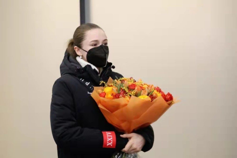 据了解，当天是克里斯首次亮相日本宣传，吸引 克里斯蒂娜金发粉唇好似芭比 傲人巨乳丰满难挡 2013-07-29 克里斯蒂娜·阿奎莱拉近日在洛杉矶比佛利山庄亮相，出席2013 TCA Summer Press Tour NBC Party，克里斯蒂娜身穿粉色裹身短裙，露出傲人丰满的双乳，而她金发粉唇的造型活像一 《美国队长2》新片场照 斯嘉丽现身克里斯挂彩 2014-01-15 当地时间1月13日，洛杉矶，斯嘉丽·约翰逊现身《美国队长2：冬日战士》片场，当天拍摄场地在一家医院，克里斯·埃文斯扮演的的队长与安东尼·麦凯扮演的“猎鹰”脸上都有受伤痕迹。